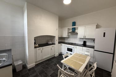 4 bed flat, Berkeley Avenue, Longsight, Manchester, M145DN - Image 3
